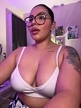 GigiiStone online show from March 30, 11:28 pm