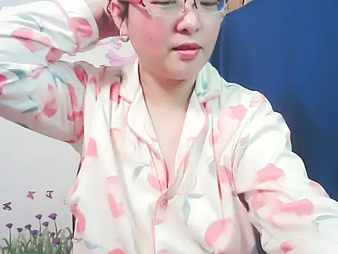 Snapshot of xiaorou-z chatting on December 1, 3:17 pm xiaorou-z online show from December 1, 3:17 pm