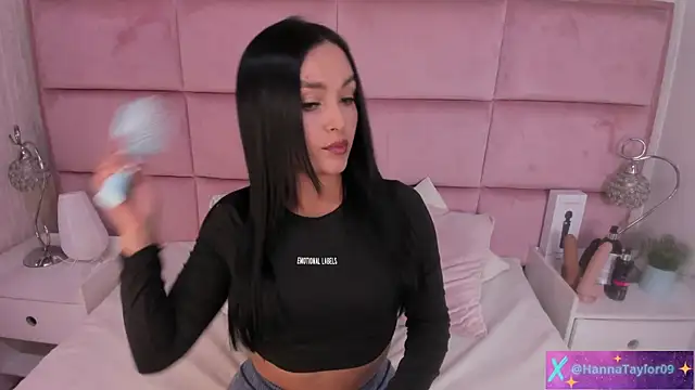 HannaTaylor online show from October 7, 3:04 am