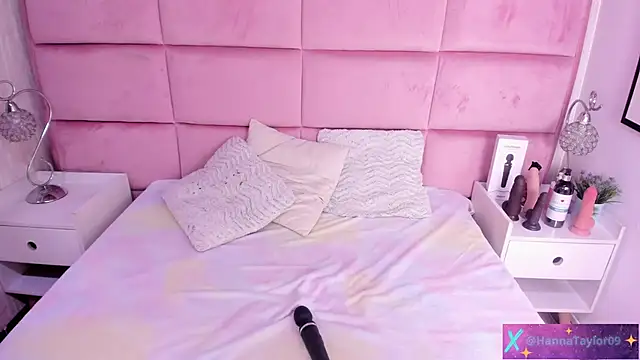 HannaTaylor online show from April 12, 3:44 am