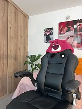 zafiro mo0n online show from February 7, 2:58 pm