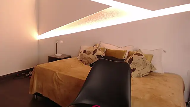 Snapshot of hot_little_bunny chatting on January 24, 8:54 pm hot little bunny online show from January 24, 8:54 pm