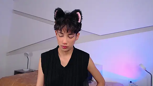 Snapshot of hot_little_bunny chatting on February 8, 8:42 pm hot little bunny online show from February 8, 8:42 pm