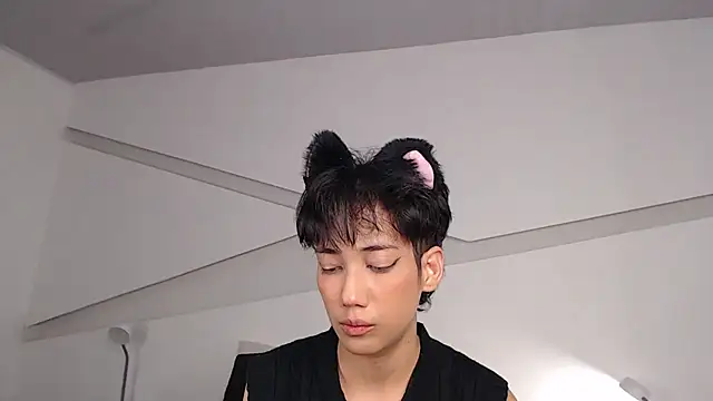 Snapshot of hot_little_bunny chatting on February 8, 11:45 pm hot little bunny online show from February 8, 11:45 pm