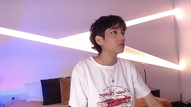 Snapshot of hot_little_bunny chatting on February 20, 8:14 pm hot little bunny online show from February 20, 8:14 pm