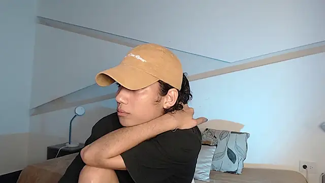 Snapshot of hot_little_bunny chatting on October 5, 9:02 pm hot little bunny online show from October 5, 9:02 pm