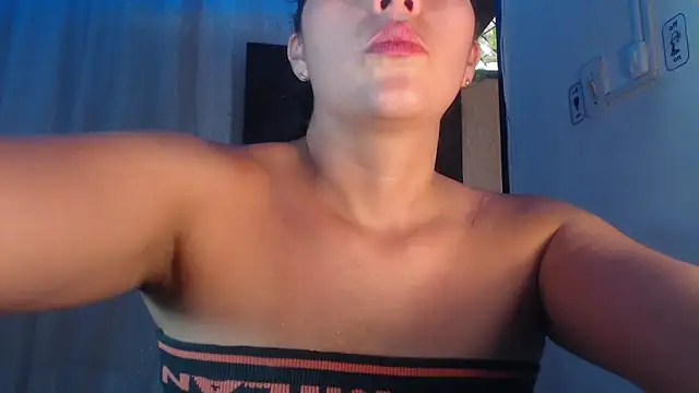 DaMikaela  online show from January 18, 6:32 pm