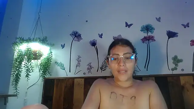 DaMikaela  online show from March 7, 10:43 pm