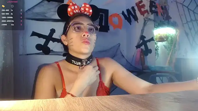 DaMikaela  online show from October 8, 7:00 pm