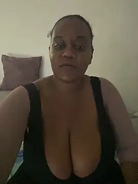 Snapshot of LiraRusso chatting on December 18, 11:55 pm LiraRusso online show from December 18, 11:55 pm