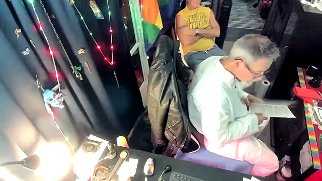 Snapshot of Daddysthick chatting on October 7, 1:14 am Daddysthick online show from October 7, 1:14 am