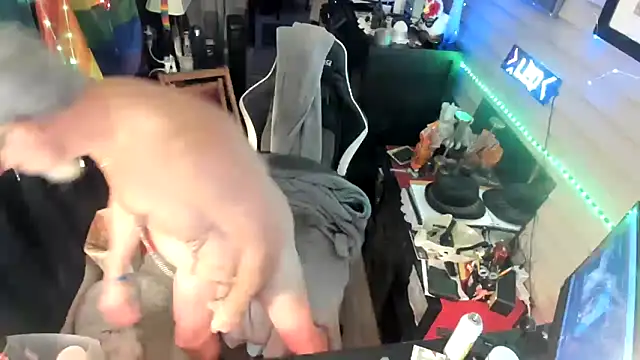 Snapshot of Daddysthick chatting on November 1, 5:42 am Daddysthick online show from November 1, 5:42 am