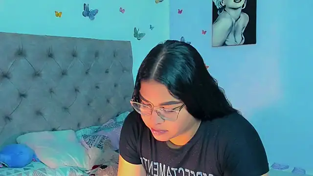 mabellfox online show from December 28, 4:52 pm