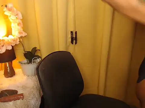 Snapshot of Victoria_Saint chatting on February 20, 12:15 pm Victoria Saint online show from February 20, 12:15 pm