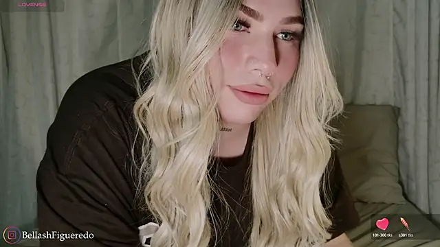 Snapshot of IsabellaFigueredo__ chatting on October 27, 11:20 pm IsabellaFigueredo   online show from October 27, 11:20 pm