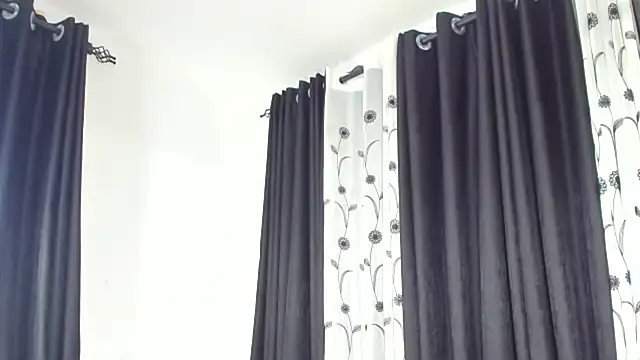 Snapshot of Yummy_squirter chatting on January 7, 10:19 pm Yummy squirter online show from January 7, 10:19 pm