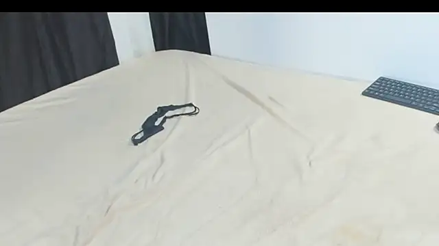 Snapshot of Yummy_squirter chatting on March 16, 11:04 pm Yummy squirter online show from March 16, 11:04 pm