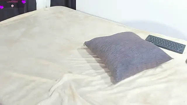 Snapshot of Yummy_squirter chatting on March 23, 3:43 am Yummy squirter online show from March 23, 3:43 am