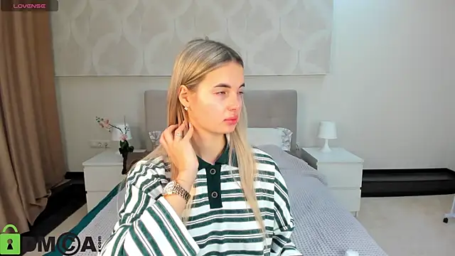 Donna Evans online show from November 22, 11:59 pm