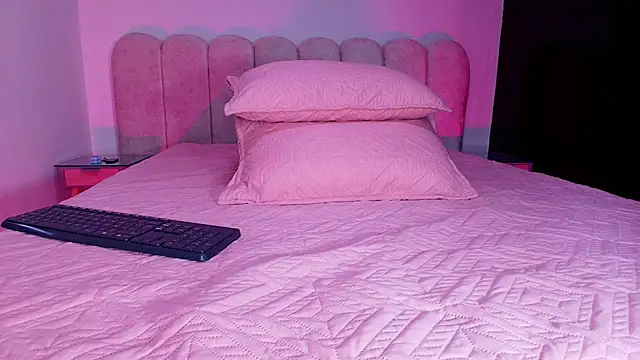 Snapshot of lucyy_gray chatting on November 28, 3:09 am lucyy gray online show from November 28, 3:09 am