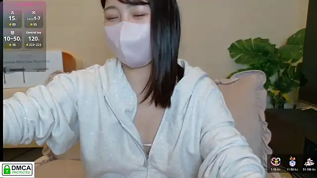 Snapshot of SUZU_ chatting on February 7, 1:15 pm SUZU online show from February 7, 1:15 pm