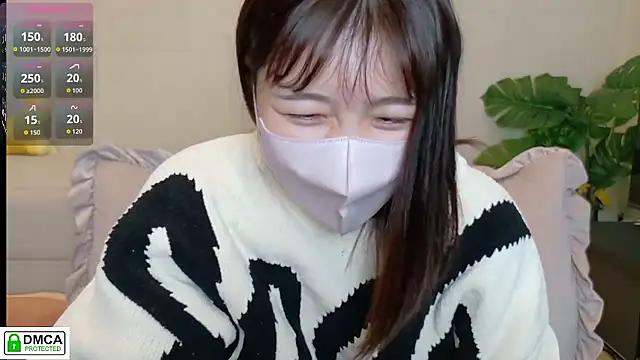 Snapshot of SUZU_ chatting on February 8, 1:20 am SUZU online show from February 8, 1:20 am