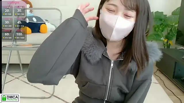 Snapshot of SUZU_ chatting on February 19, 6:42 am SUZU online show from February 19, 6:42 am