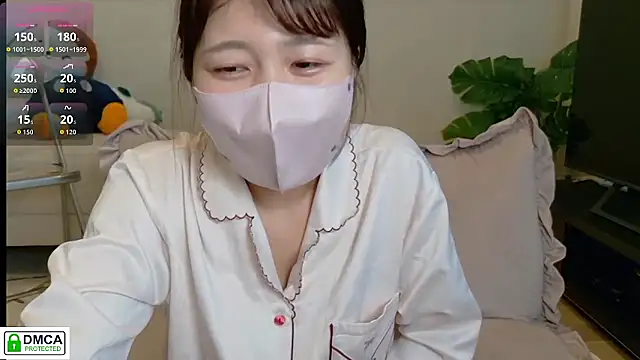 Snapshot of SUZU_ chatting on February 20, 10:43 pm SUZU online show from February 20, 10:43 pm