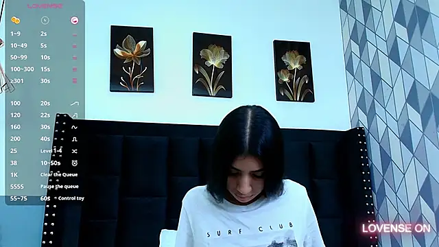 littlee emilyy  online show from February 7, 10:09 pm