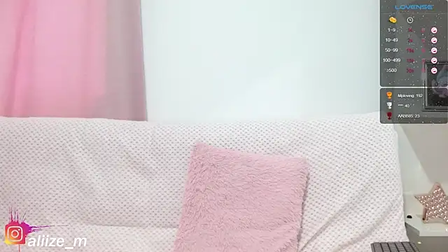 aliicee m online show from January 7, 9:57 pm