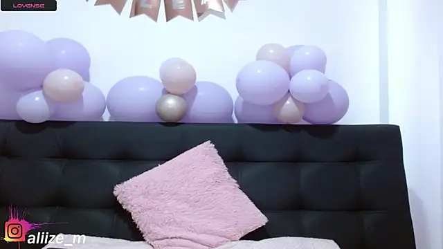 aliicee m online show from November 7, 6:52 pm