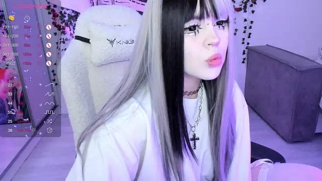 Snapshot of SelenaCute chatting on November 10, 5:39 am SelenaCute online show from November 10, 5:39 am