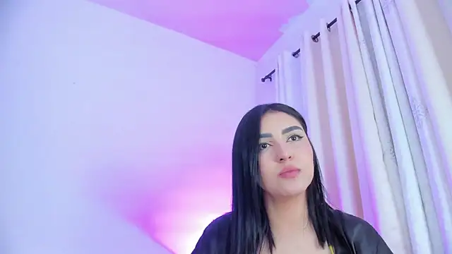 Snapshot of Abby__colins chatting on December 11, 10:06 pm Abby colins online show from December 11, 10:06 pm