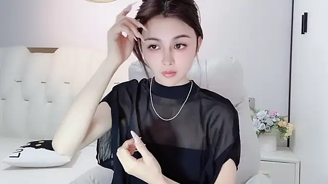 lvy-w online show from January 14, 12:24 pm