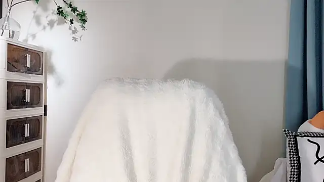 lvy-w online show from February 4, 1:38 pm