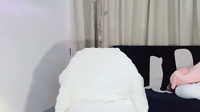 lvy-w online show from February 13, 11:28 am