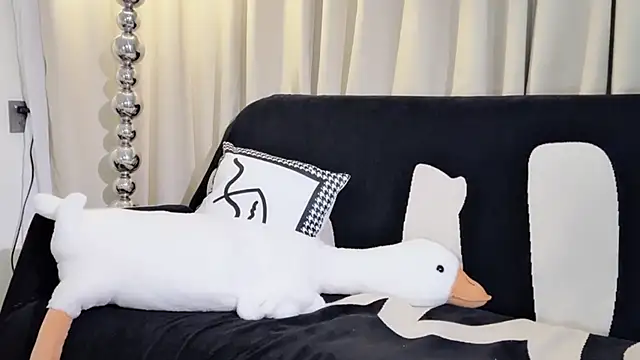 lvy-w online show from March 4, 12:01 pm