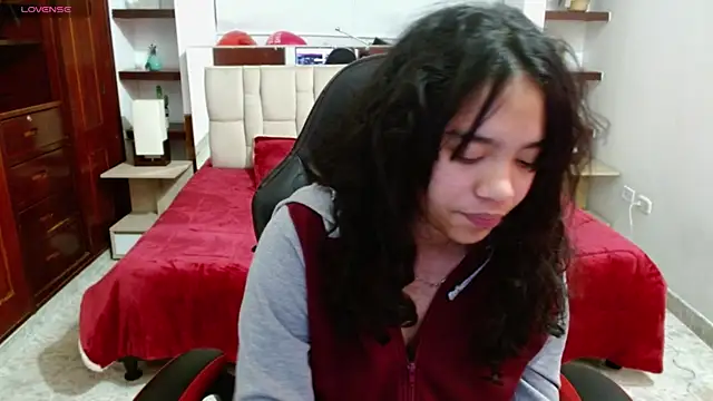 laureentt  online show from February 27, 9:11 am