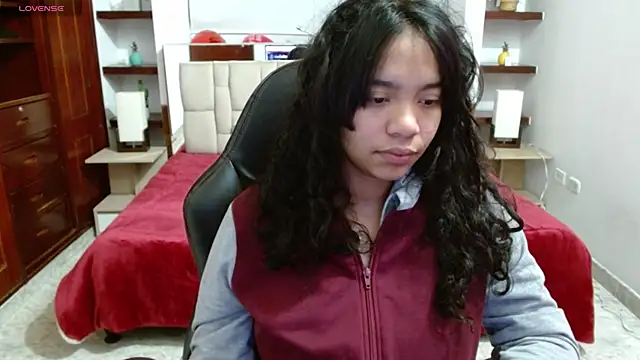 laureentt  online show from March 1, 3:10 am