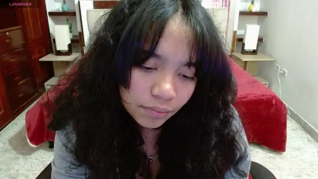 laureentt  online show from March 6, 6:19 am