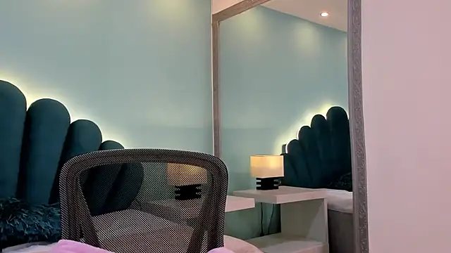 sharlott18 online show from November 17, 12:55 pm