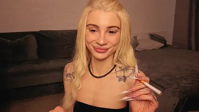 Snapshot of Ashley-Urban chatting on October 31, 6:14 am Ashley-Urban online show from October 31, 6:14 am