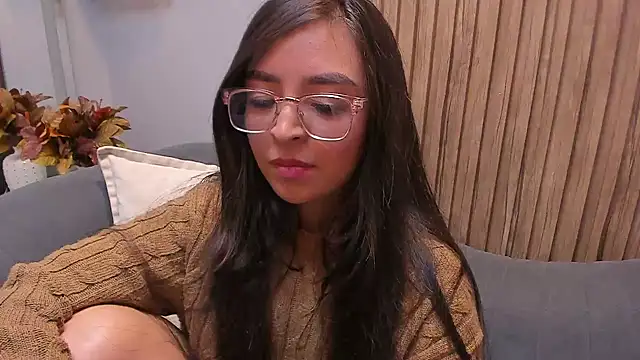 Eva Macalliter online show from December 21, 6:30 am