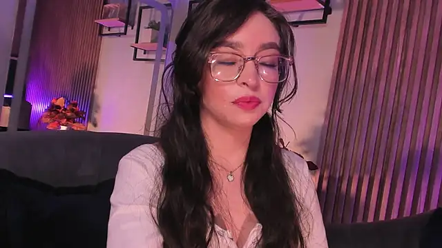 Eva Macalliter online show from April 19, 3:17 am