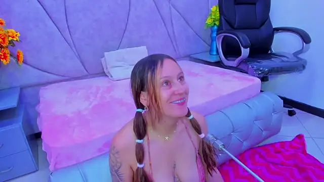 Snapshot of HornySlut69_ chatting on October 22, 12:38 pm HornySlut69 online show from October 22, 12:38 pm