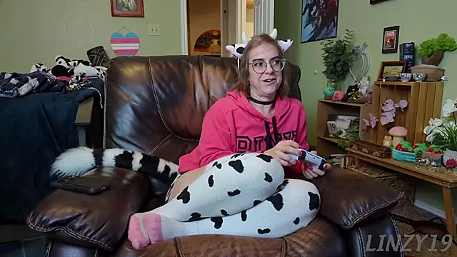 Linzy 19 online show from January 28, 7:42 pm