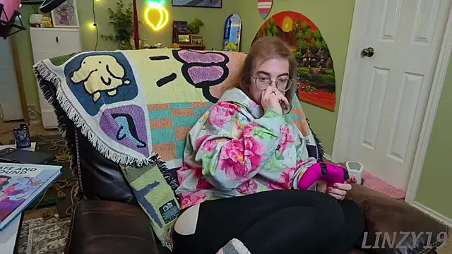 Linzy 19 online show from February 19, 12:03 am