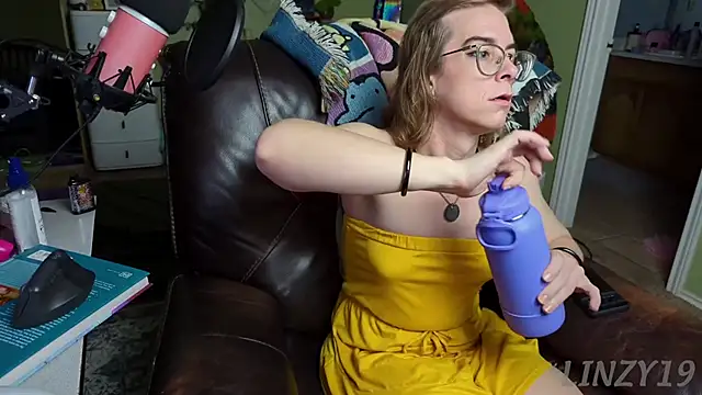 Linzy 19 online show from March 1, 12:39 am