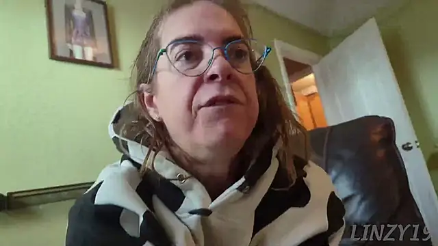 Linzy 19 online show from December 5, 3:41 pm