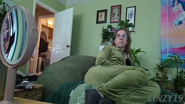 Linzy 19 online show from January 15, 2:43 pm